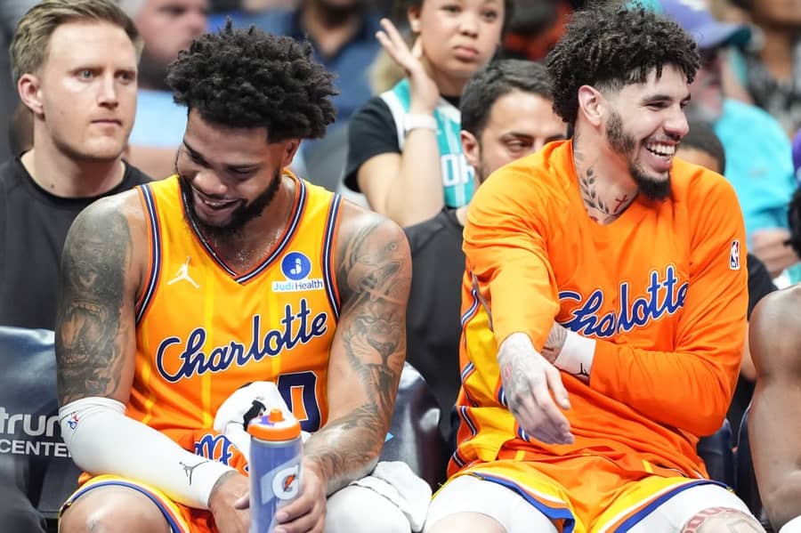 Majls i Lamelo napu&scaron;taju &Scaron;arlot u samo par dana razlike, foto: Guliver/AP Photo/Matt Kelley