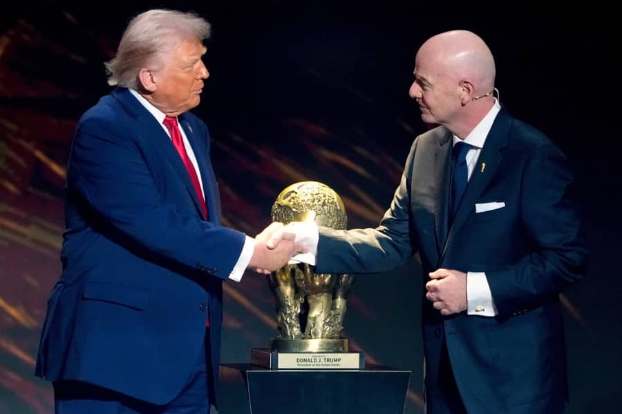 Tramp i Infantino, foto: Guliver/AP Photo/Chris Carlson Tramp i Infantino, foto: Guliver/AP Photo/Chris Carlson