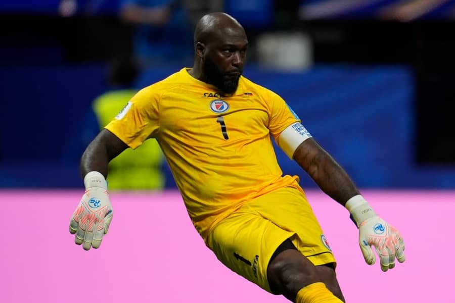 Solidan učinak pred golom pretposlednje reprezentacije: Džoni Plasid, golman Haitija (Foto: Guliver/AP Photo/Mike Stewart) Solidan učinak pred golom pretposlednje reprezentacije: Džoni Plasid, golman Haitija