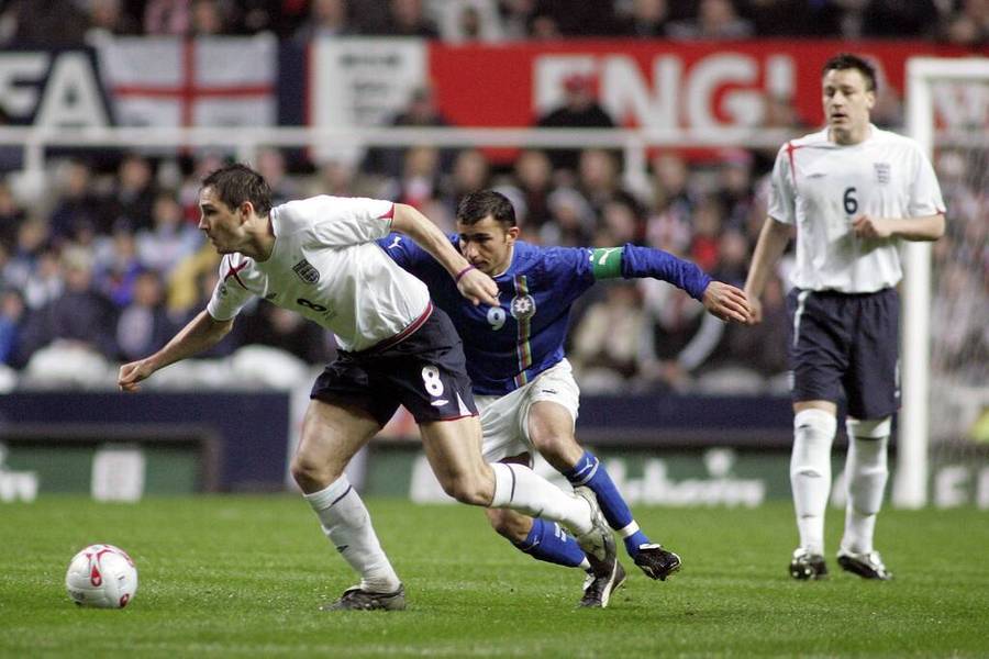 Gurbanov, kapiten Azerbejdžana, između legendi Čelsija, Lamparda i Terija, 2005. goine (foto: Guliver)