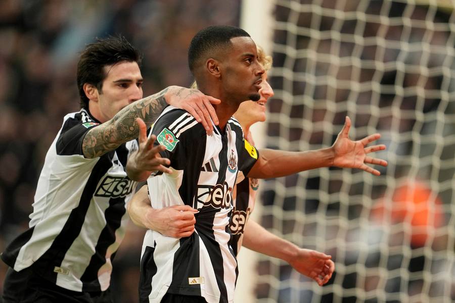 Cilj novi ugovor za Isaka - foto: Guliver/AP Photo/Jon Super