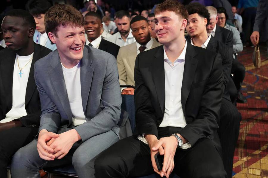 Knipl i Fleg u publici sinoć - foto: Guliver/ AP Photo/Nam Y. Huh