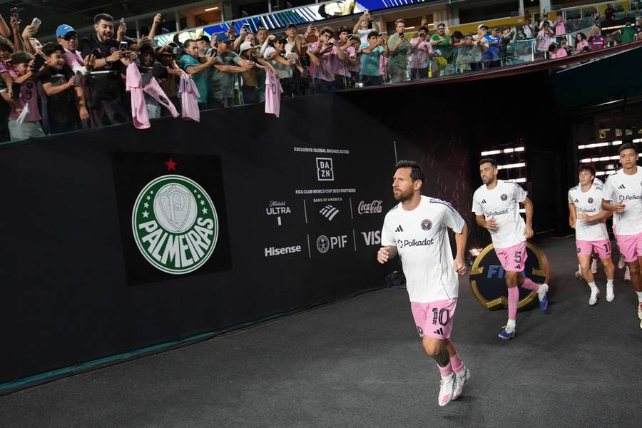 Mesi i dalje atrakcija - foto: Guliver/AP Photo/Lynne Sladky