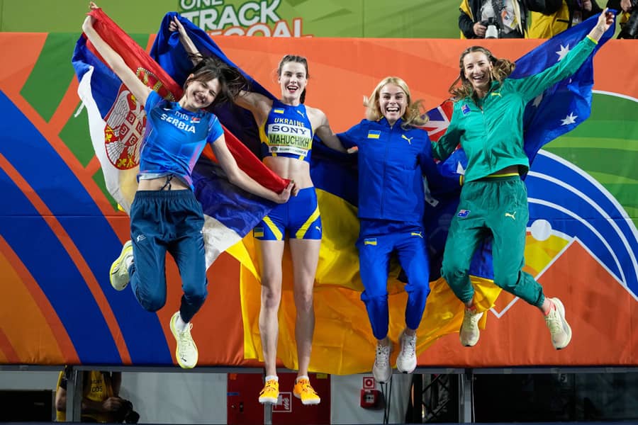 Nebeske skakačice: Osvajačice medalja na SP u dvorani u Torunju (Foto: Guliver/AP Photo/Matthias Schrader) Nebeske skakačice: Osvajačice medalja na SP u dvorani u Torunju