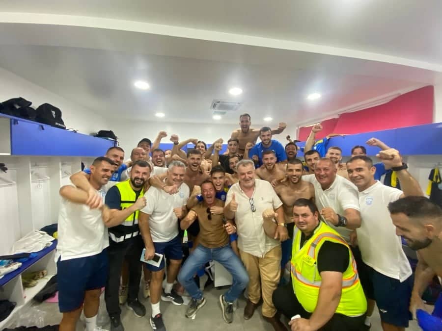 Slavlje nakon pobjede nad Jezerom - foto: FK Otrant Slavlje nakon pobjede nad Jezerom - foto: FK Otrant