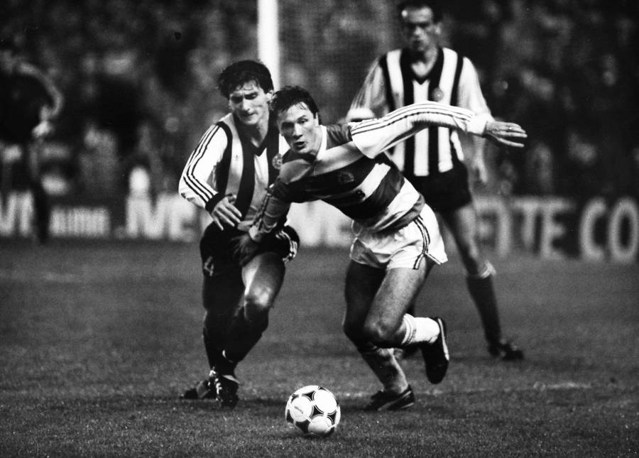 Vladimir Vermezović u duelu sa Simon Stairodom na meču Kvins Park Rendžers - Partizan