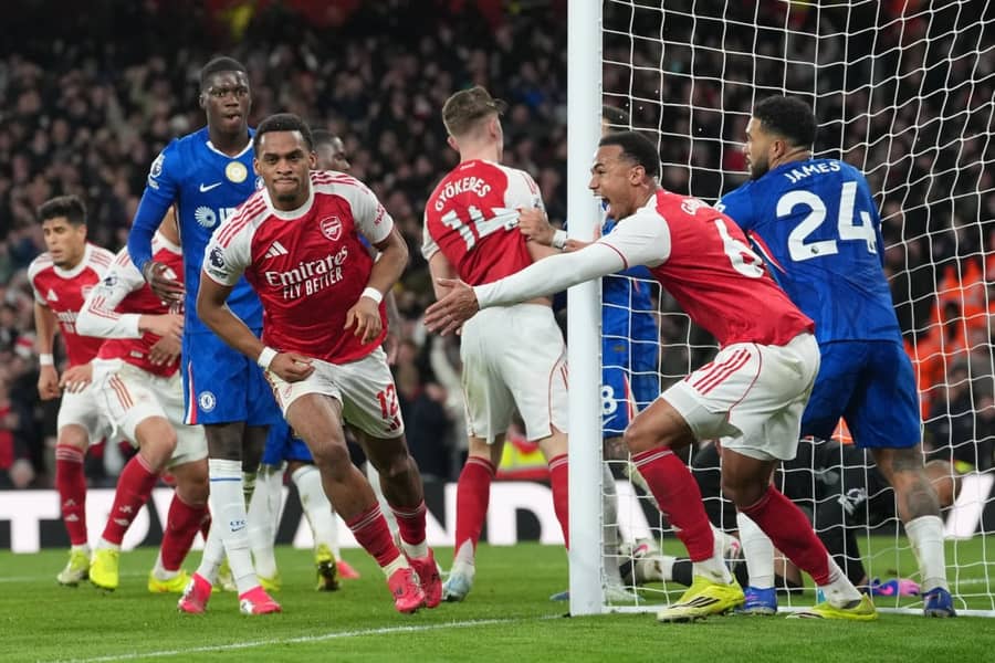 Igrači Arsenala proslavljaju gol iz prekida