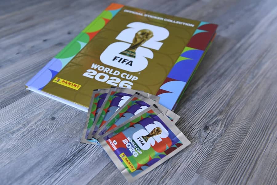 Detinjstvo je lep&scaron;e uz junake na sličicama: Album i kesice Panini