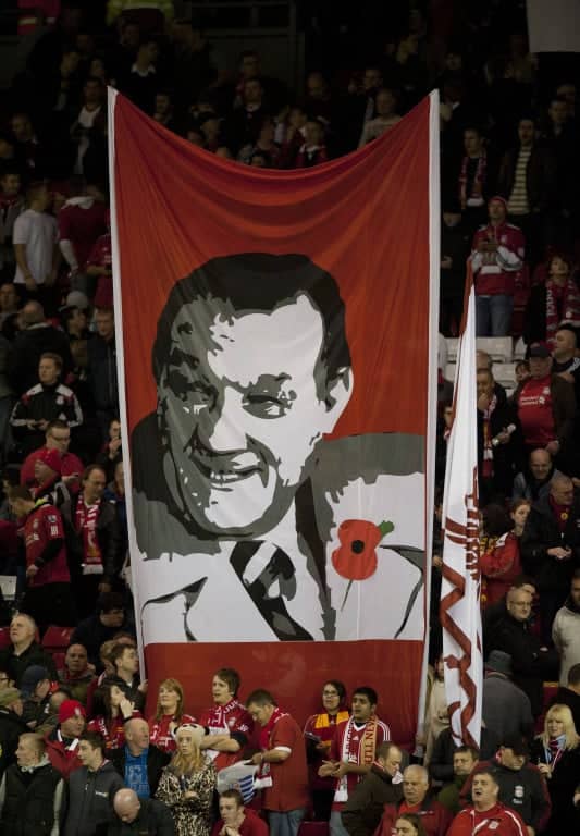Navijači Liverpula sa banerom na kojem je Bob Pejzli