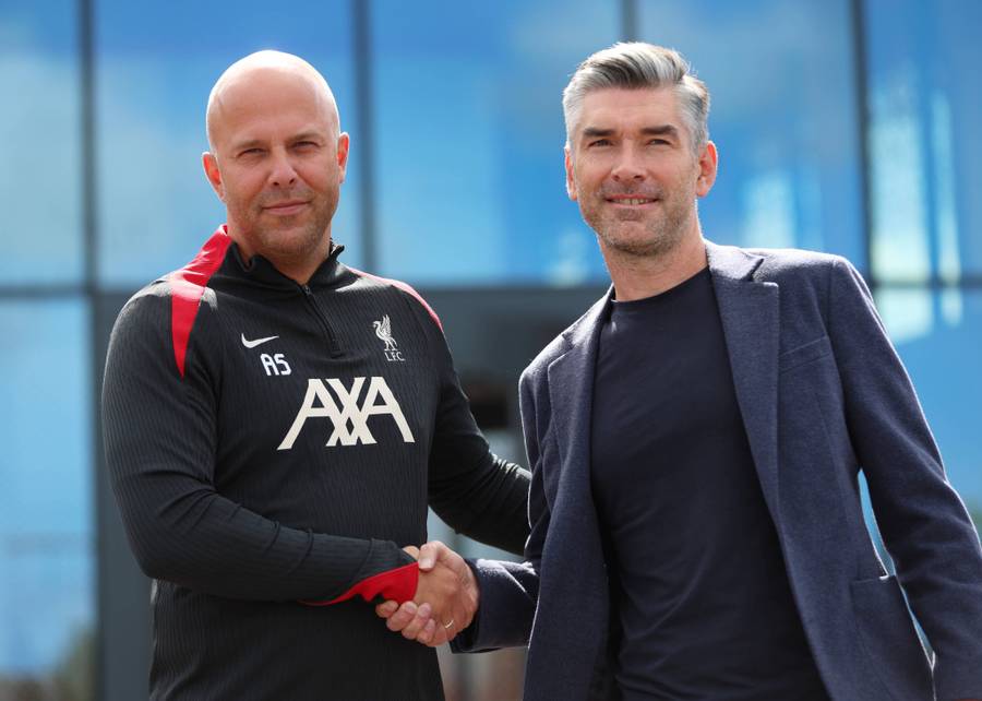 Slot i Hjuz na predstavljanju novog menadžera FOTO:Guliver/Cameron Smith Sportimage