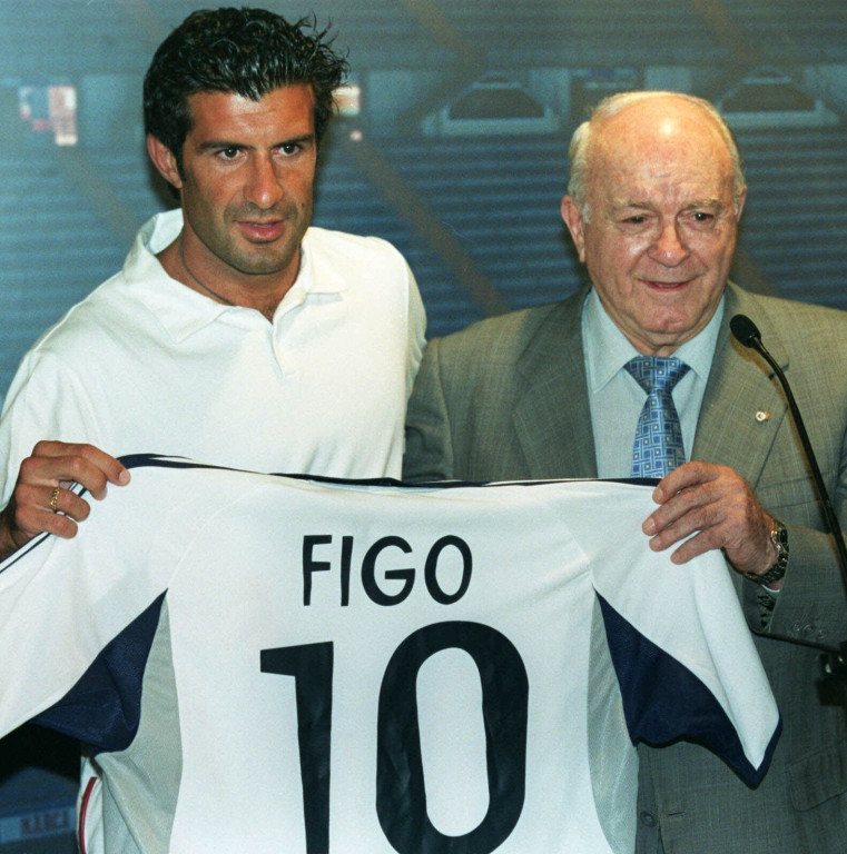 Luis Figo i Alfredo di Stefano na predstavljanju u Real Madridu, foto: Guliver/AP Photo/Paul White