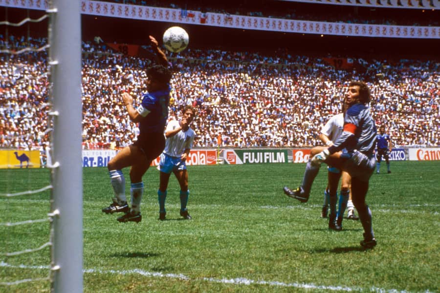 Maradonina Božija ruka na stadionu Azteka, foto: Guliver/imago images/Sven Simon Maradonina Božija ruka na stadionu Azteka