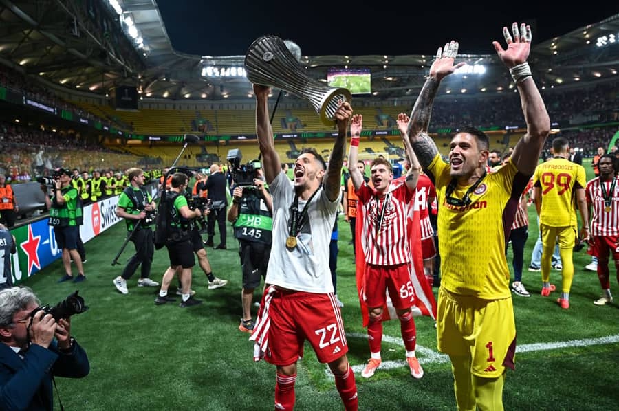 Jovetić sa peharom - foto: Guliver/Imago Jovetić sa peharom - foto: Guliver/Imago