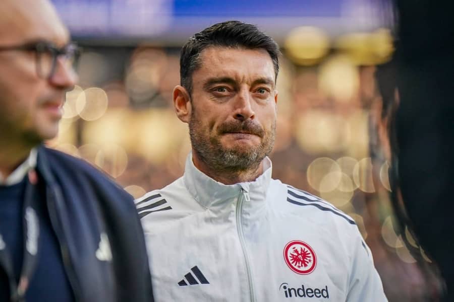 Rijera pred utakmicu Ajntrahta i Frajburga (Guliver) albert riera