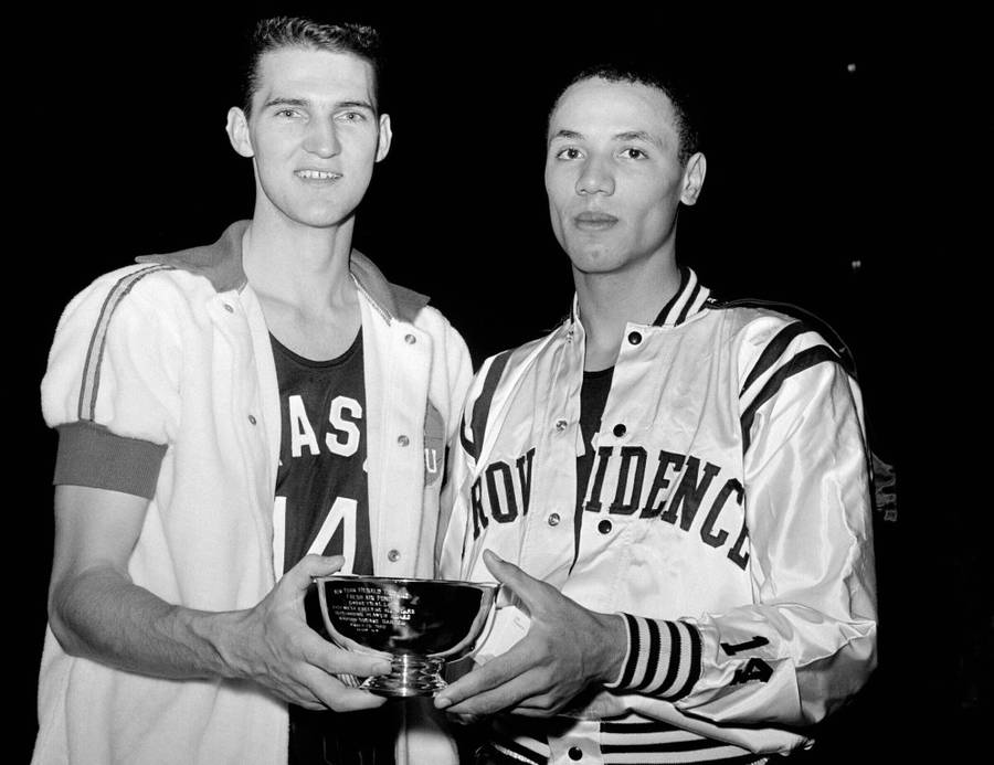Dvije legende Džeri Vest i Leni Vilkins dijele nagradu MVP-a All stara NCAA-a foto: Guliver/MARTY LEDERHANDLER