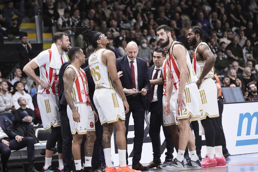 Košarkaši Crvene zvezde sa trenerom Obradovićem (Guliver/xNorbertoxMaccagno IPAxSportx xipa-agency.netx) obradovic; red star