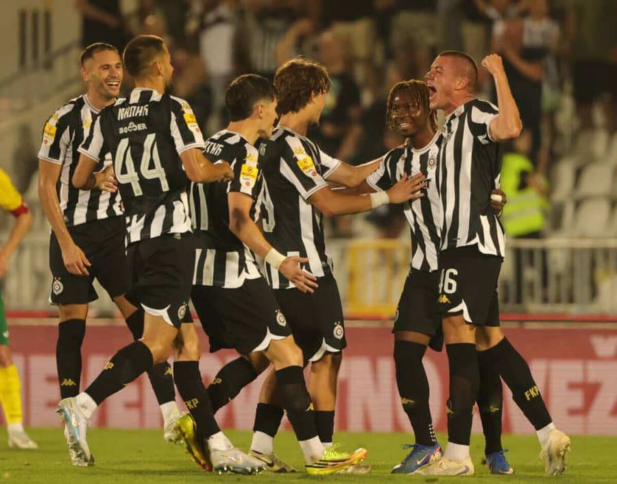 Zajedno i kada je teško: Fudbaleri Partizana (Foto: Sajt FK Partizan) Zajedno i kada je teško: Fudbaleri Partizana