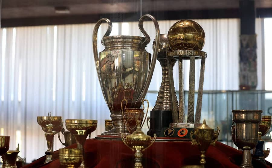 Zvezdini trofeji namenjeni šampionu Evrope i sveta FOTO:Guliver/Alesandar Djorovic Zvezdini trofeji namenjeni šampionu Evrope i sveta FOTO:Guliver/Alesandar Djorovic