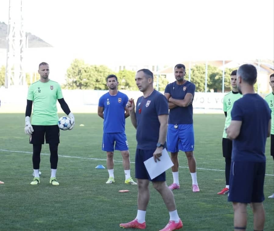 Brnović na treningu Dečića - foto: FK Dečić Brnović na treningu Dečića - foto: FK Dečić