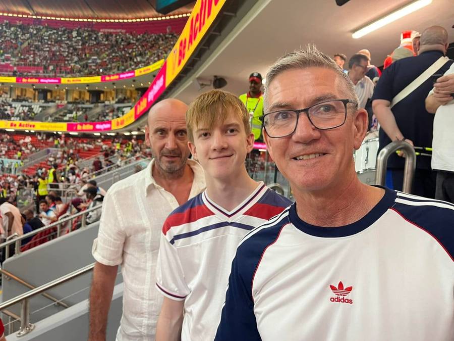 Džulijan sa prijateljem Patrikom i njegovim sinom Fredom na Mundijalu u Kataru (foto: privanta arhiva)