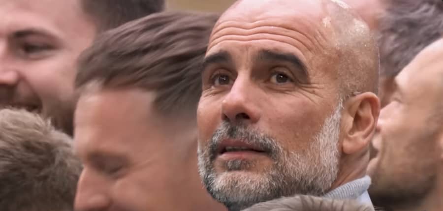 Pepov pogled tokom proslave trofeja FA kupa FOTO:YouTube/ManchesterCity Pepov pogled tokom proslave trofeja FA kupa FOTO:YouTube/ManchesterCity