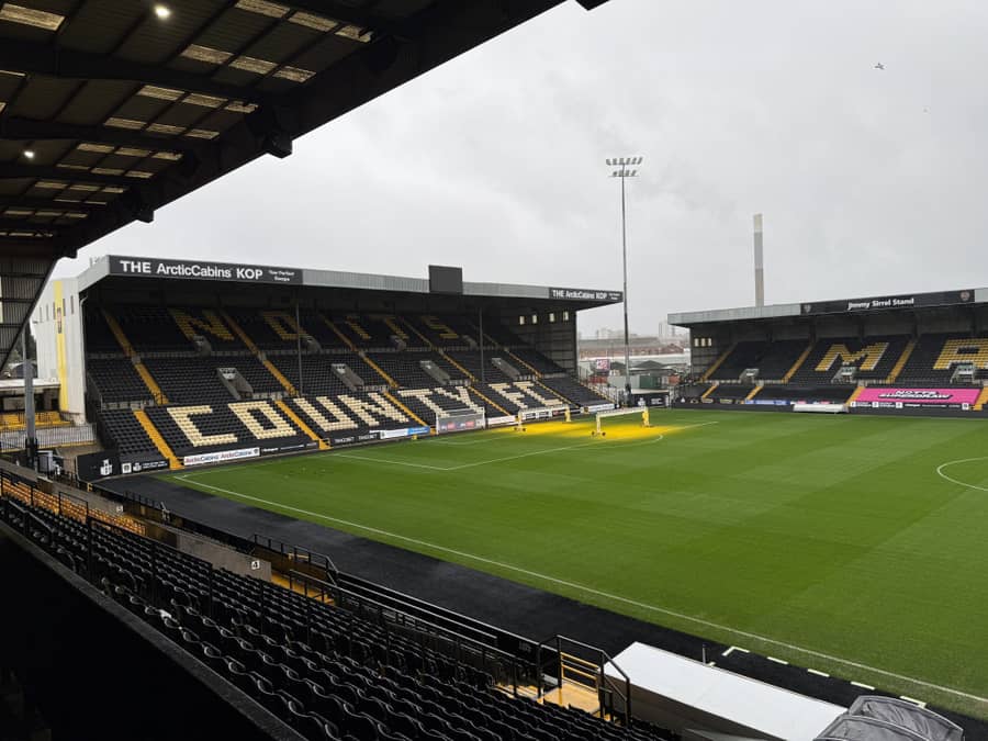 Pogled na Kop Medou lejna (foto: Skaut sport) Notts County Meadow Lane