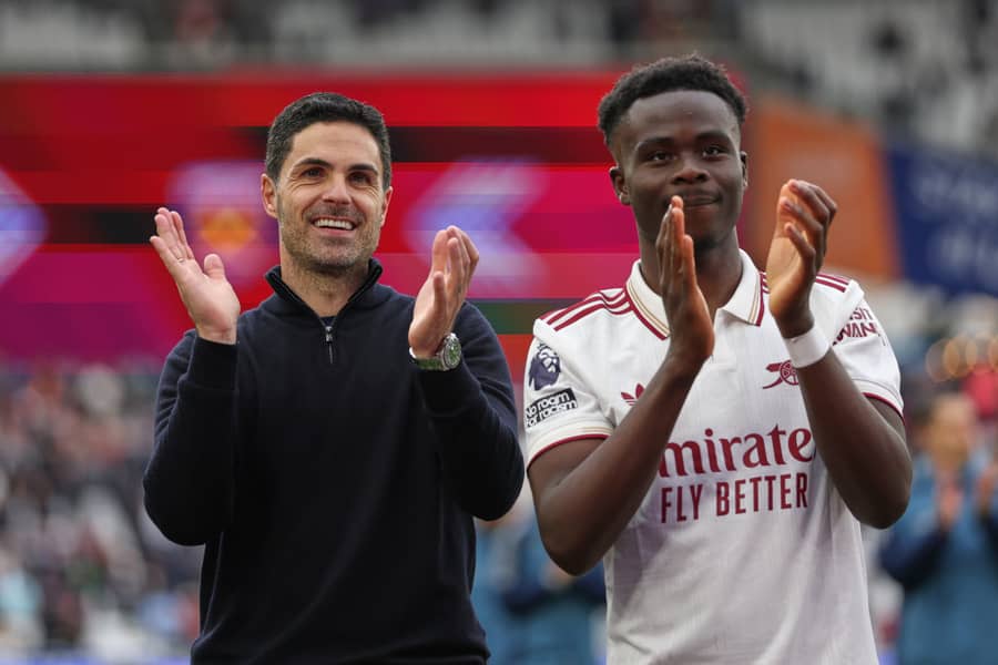 Arteta i Saka (foto: Guliver/The Associated Press) Arteta i Saka