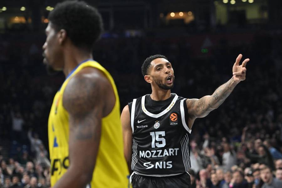 Kamerun Pejn u dresu Partizana