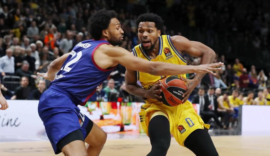 Parker i Braun u duelu dok su bili igrači Barselone i Albe (Guliver) jabari parker; sterling brown