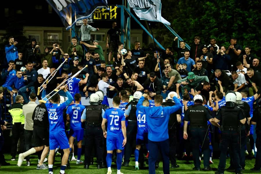Veliko slavlje sa navijačima - foto: FSCG