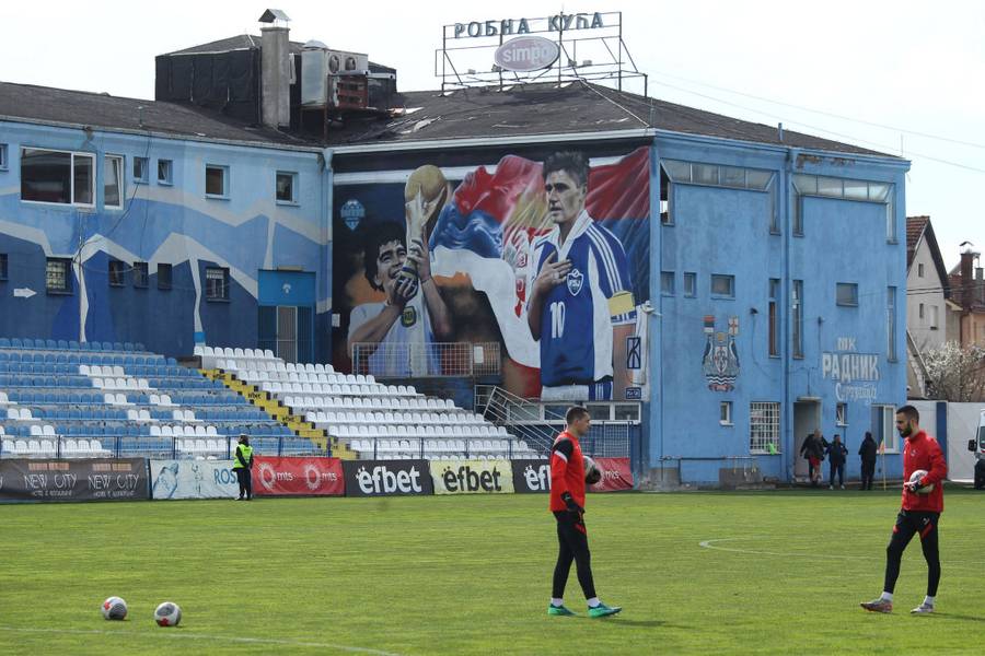 Maradona i Piksi rame uz rame: Stadion FK Radnik