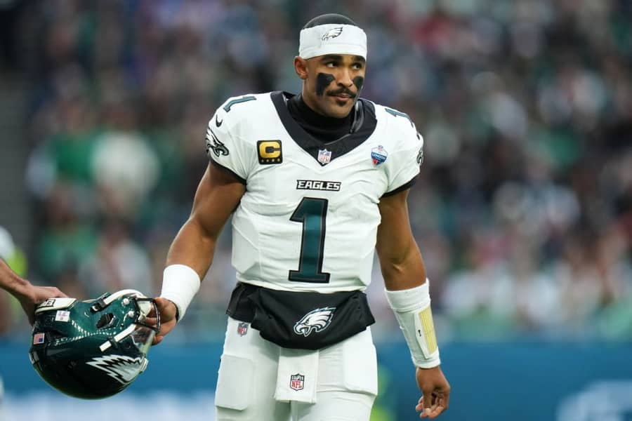 Džejlen Hurts (Guliver/AP Photo/Alastair Grant) eagles; hurts