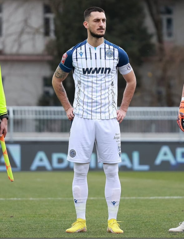 Foto: FK Željezničar - Boljević sa kapitenskom trakom Foto: FK Željezničar - Boljević sa kapitenskom trakom