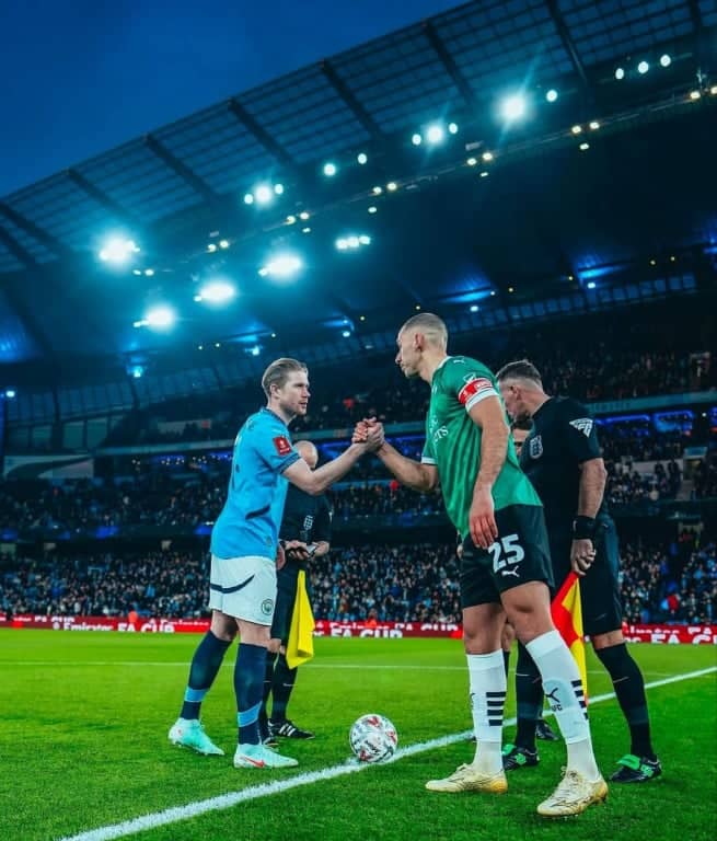 Katić i De Brujne u meču FA kupa - foto: Instagram/Nikola Katić