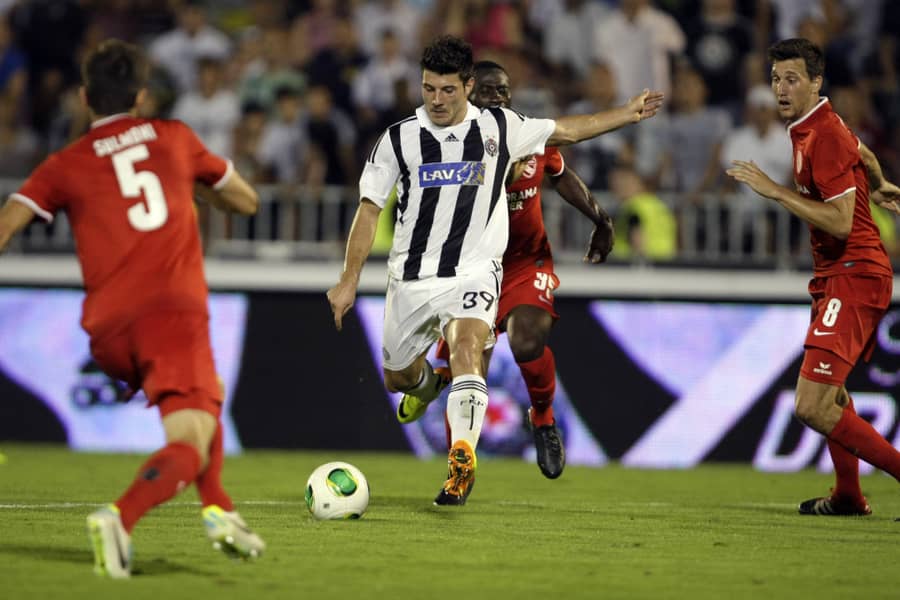 Miloš Jojić protiv Tuna FOTO:Guliver/ AP Photo/Marko Drobnjakovic Miloš Jojić protiv Tuna FOTO:Guliver/ AP Photo/Marko Drobnjakovic