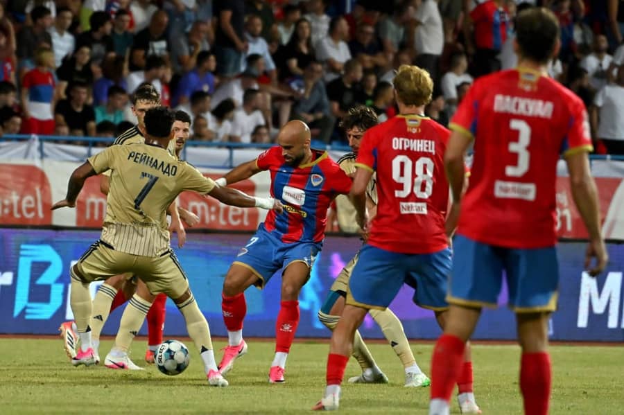 Fudbaleri Borca u duelu sa igračima Levskog (Guliver/xIgorxKupljenikx) borac; levski