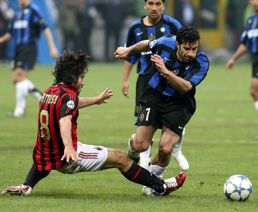 Luis Figo u dresu Intera protiv gradskog rivala Milana