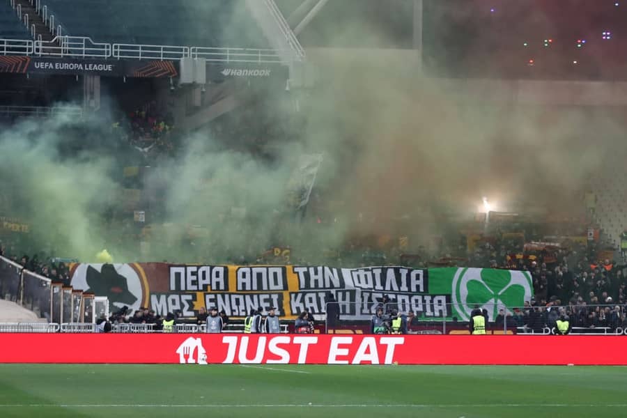Navijači Rome i Panatinaikosa na utakmici Lige konferencija, foto: Guliver/IMAGO/Gino Mancini/IPA Sport / ipa-agency.net; Navijači Rome i Panatinaikosa na utakmici Lige konferencija
