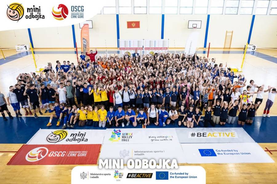 Učesnici projekta Mini odbojke, FOTO: OSCG