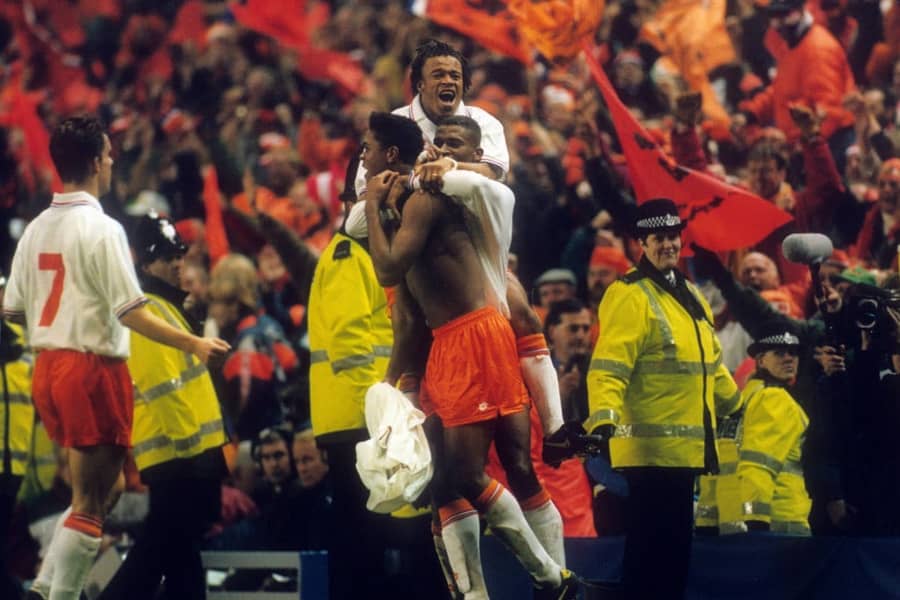 Patrik Klajvert proslavlja gol sa saigračima - Davidsom i Vinterom