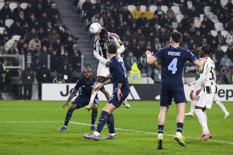 Kalulu postiže gol protiv Lacija