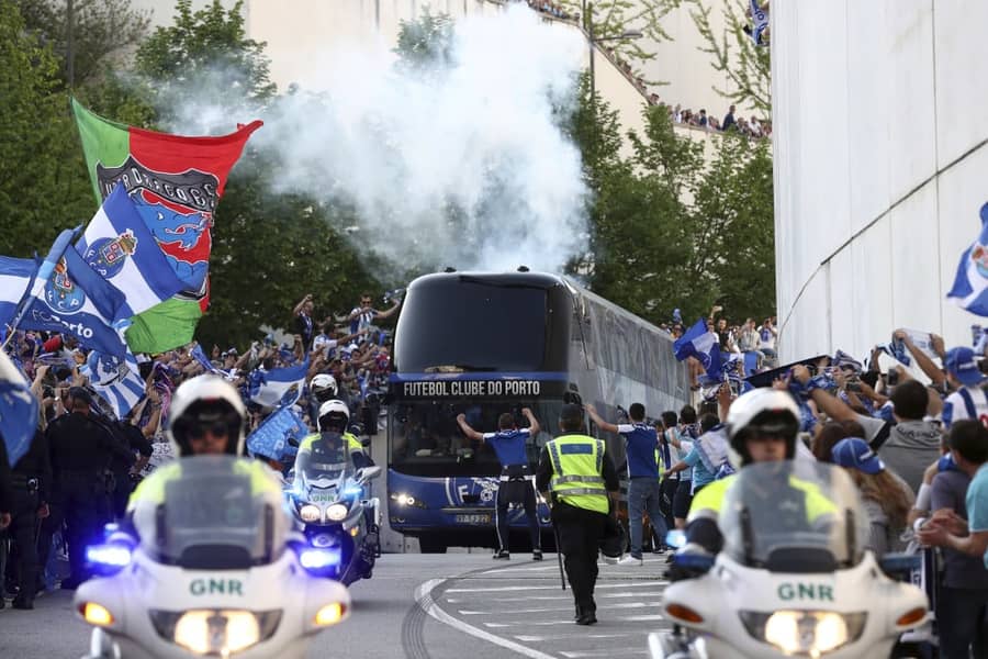 Navijači pozdravljaju igrače Porta, foto: Guliver/AP Photo/Luis Vieira