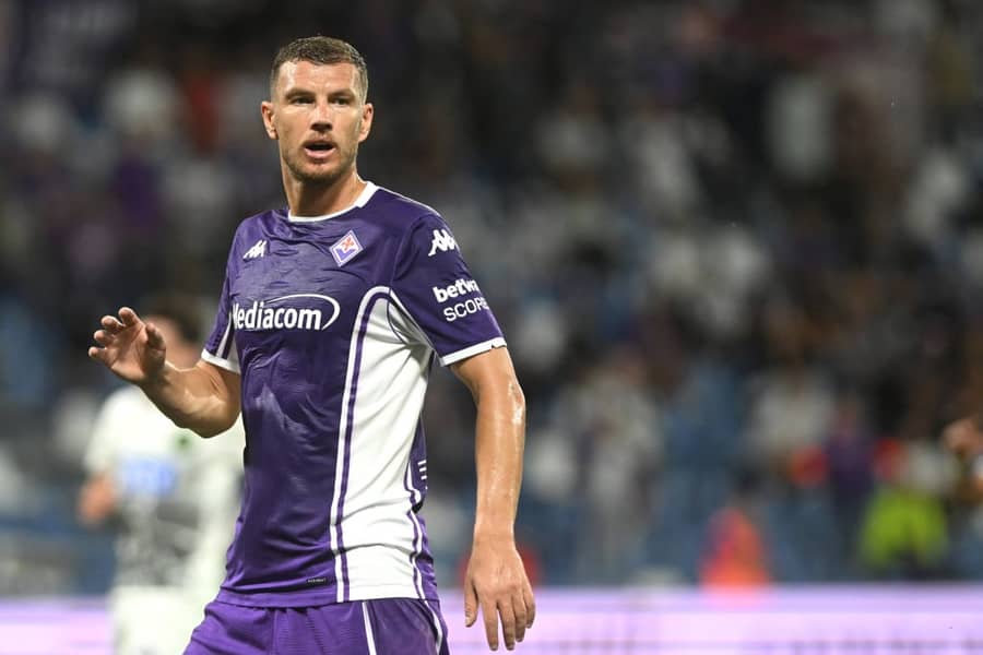 Edin Džeko u dresu Fiorentine, foto: Guliver/IMAGO/STUDIO FOTOGRAFICO BUZZI SRL; Edin Džeko u dresu Fiorentine