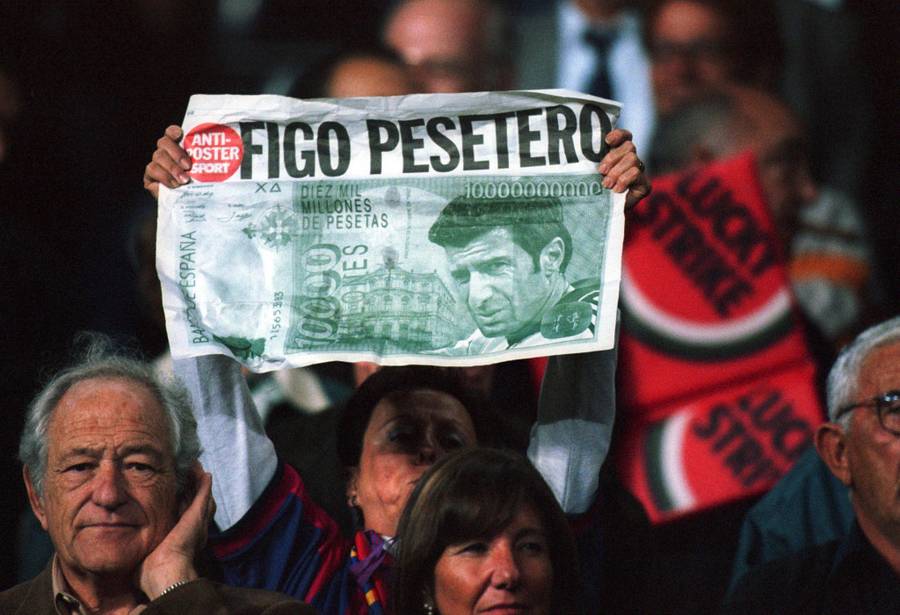 Navijači Barselone protiv Real Madrida imali su jasnu poruku za Figa da se prodao