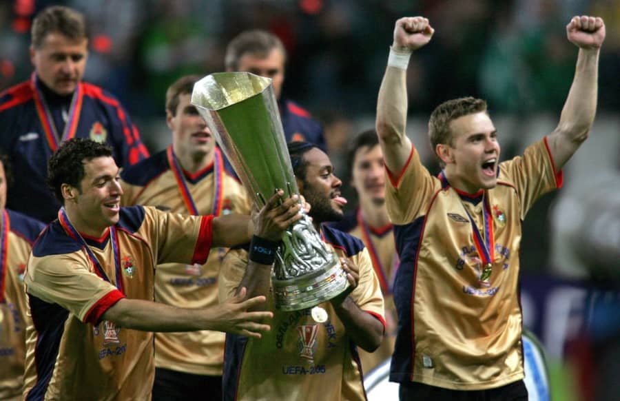 Sa peharom prvaka UEFA kupa -  foto: Guliver/Reuters/Miguel Vidal