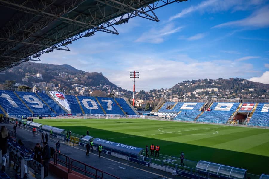 Tik uz jezero Komo: Stadion Đuzepe Sinigalja
