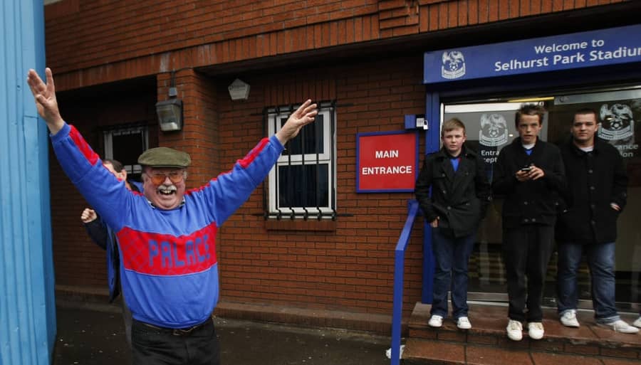 Navijači Palasa ispred Selhurst Parka FOTO:Guliver/AP Photo/Alastair Grant
