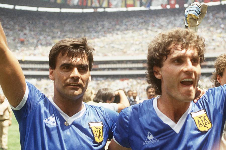 Hosе Luis Braun i Oskar Ruđeri u dresovima Argentine