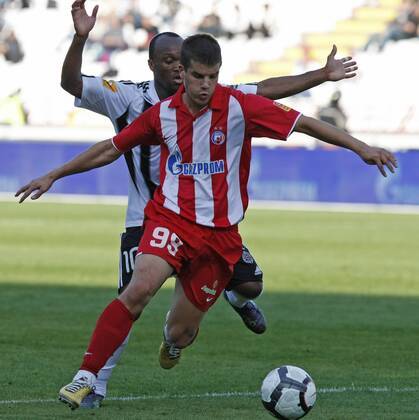 Kaluđerović na večitom derbiju sa Moreirom - foto: Guliver Kaluđerović na večitom derbiju sa Moreirom - foto: Guliver