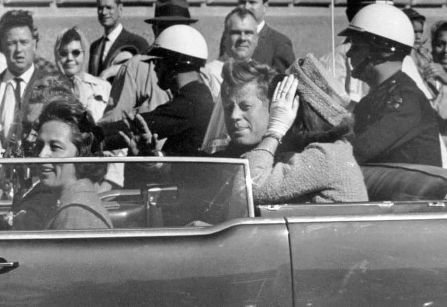 Trenutak prije atentata na Džona Kenedija u Dalasi (foto: Guliver/1963)AP